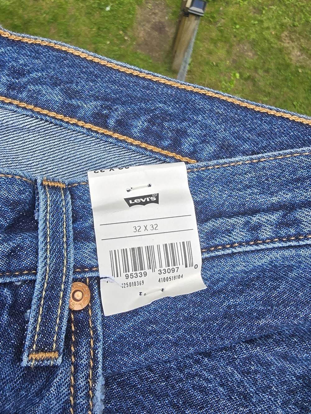 Levi's Men's Blue Denim Jeans - Classic Fit (32 x 32)